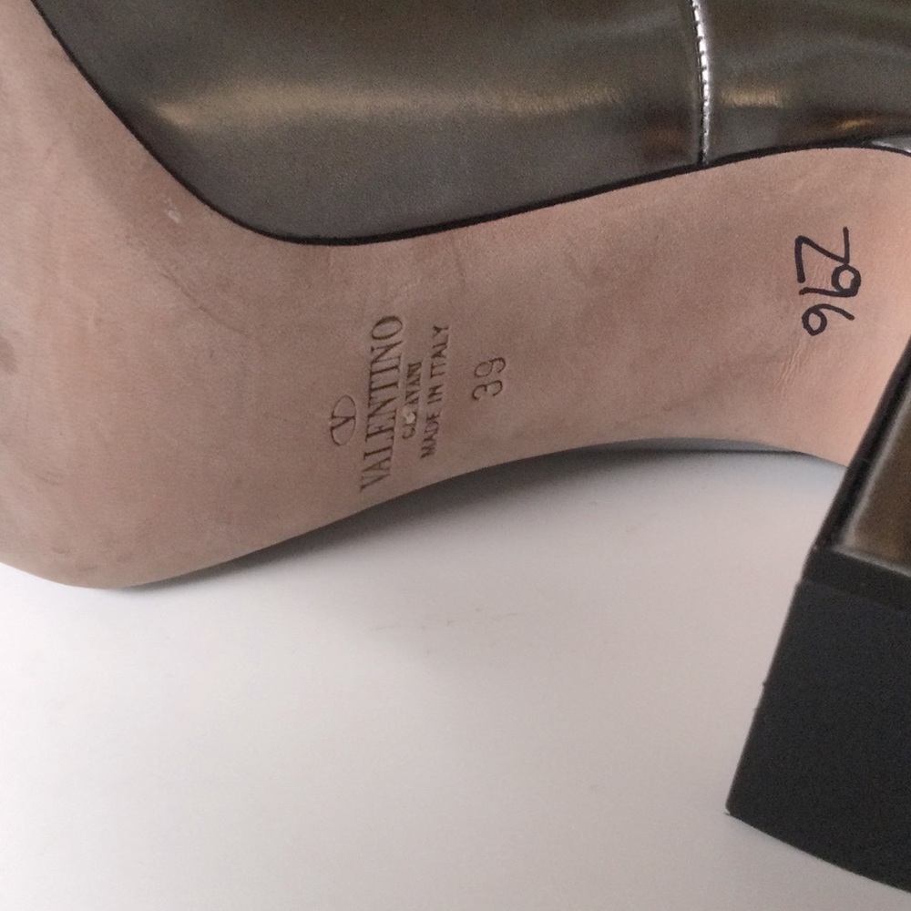 Valentino Metallic Silver Leather Block Heel Pumps - Picture 16 of 16